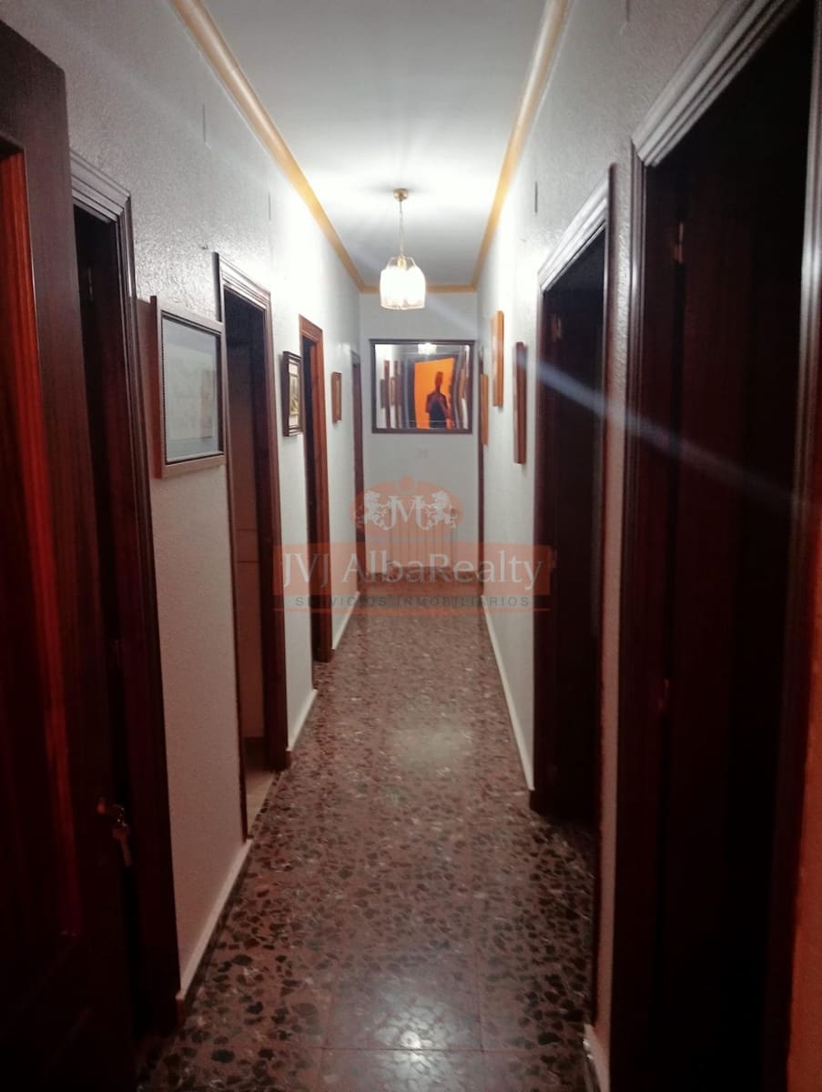 5 bedroom Townhouse for sale in Pozohondo with garage - € 150,000 (Ref: 9723653)