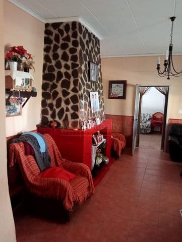 5 bedroom Townhouse for sale in Pozohondo with garage - € 150,000 (Ref: 9723653)