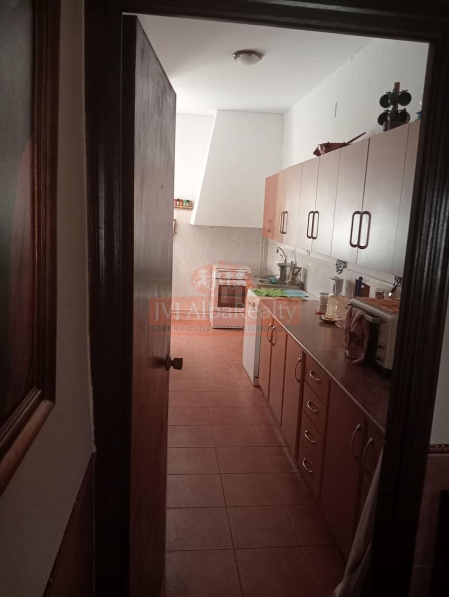 5 bedroom Townhouse for sale in Pozohondo with garage - € 150,000 (Ref: 9723653)