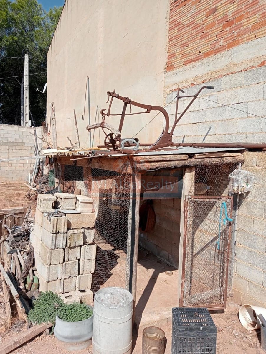 5 bedroom Townhouse for sale in Pozohondo with garage - € 150,000 (Ref: 9723653)