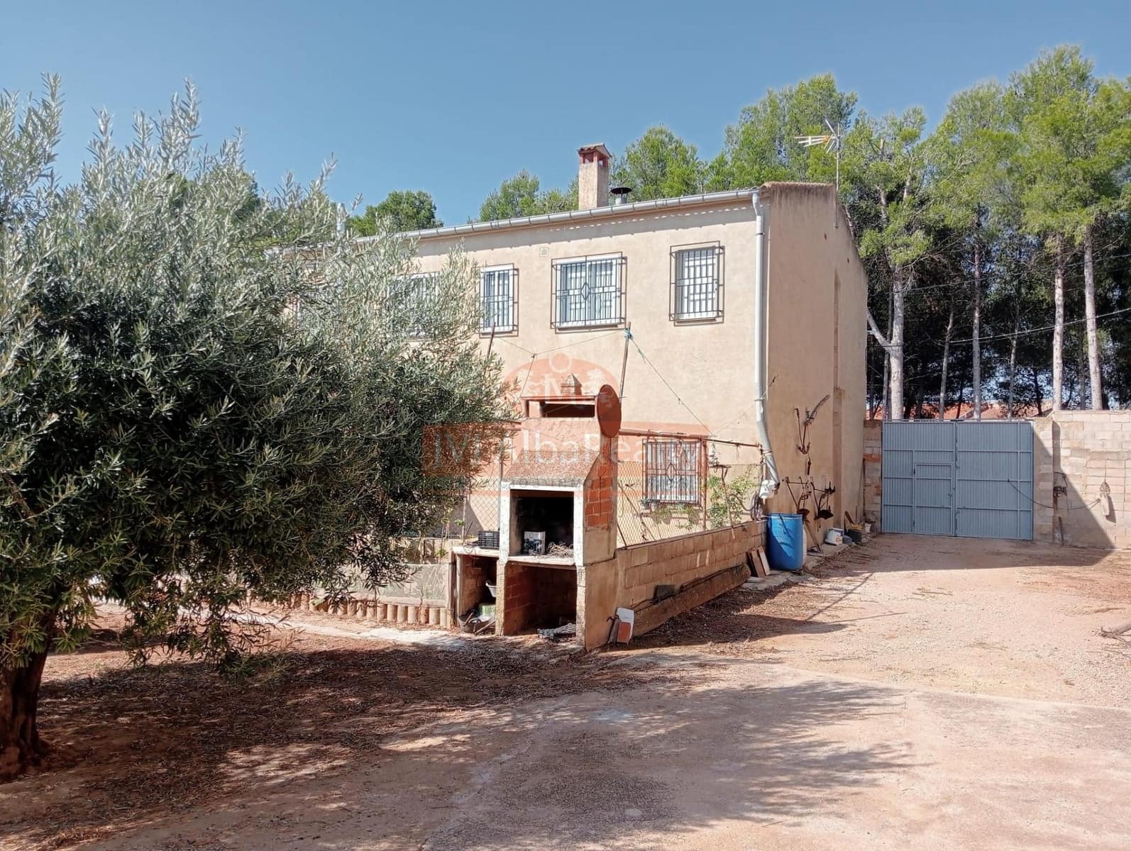 5 bedroom Townhouse for sale in Pozohondo with garage - € 150,000 (Ref: 9723653)