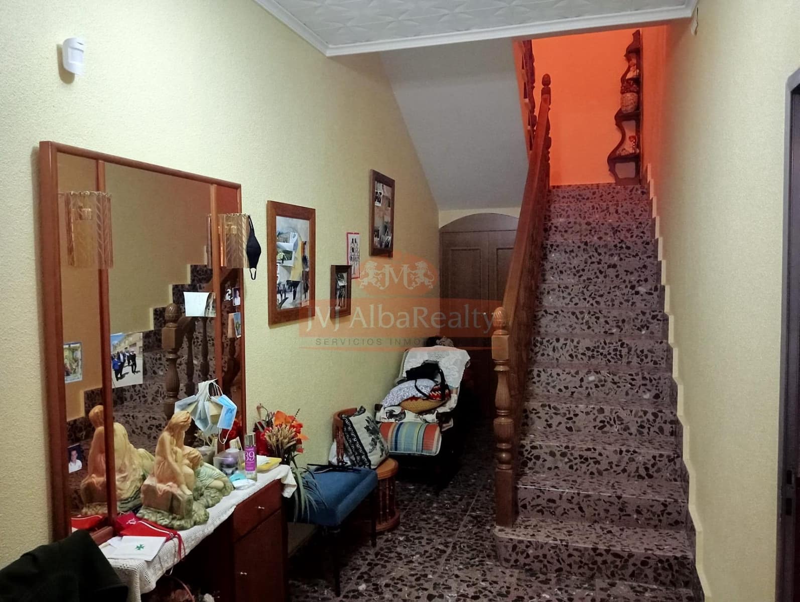 5 bedroom Townhouse for sale in Pozohondo with garage - € 150,000 (Ref: 9723653)