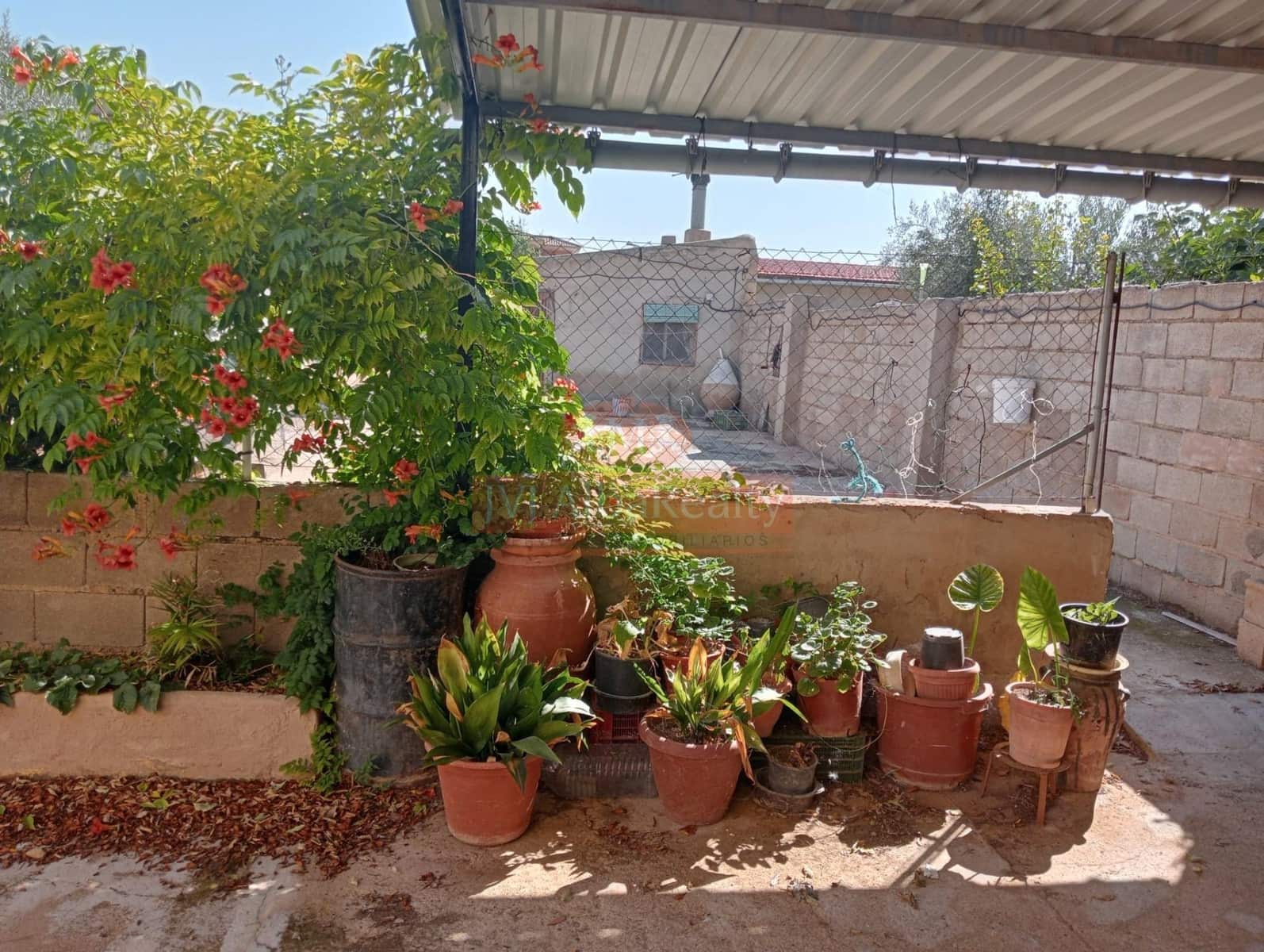 5 bedroom Townhouse for sale in Pozohondo with garage - € 150,000 (Ref: 9723653)