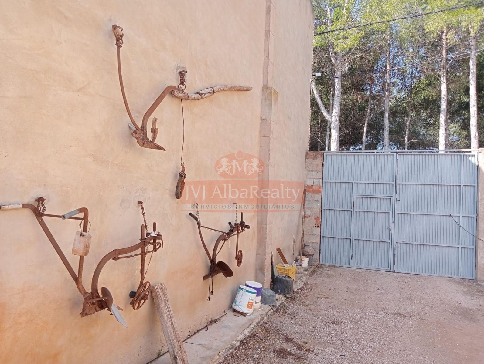 5 bedroom Townhouse for sale in Pozohondo with garage - € 150,000 (Ref: 9723653)