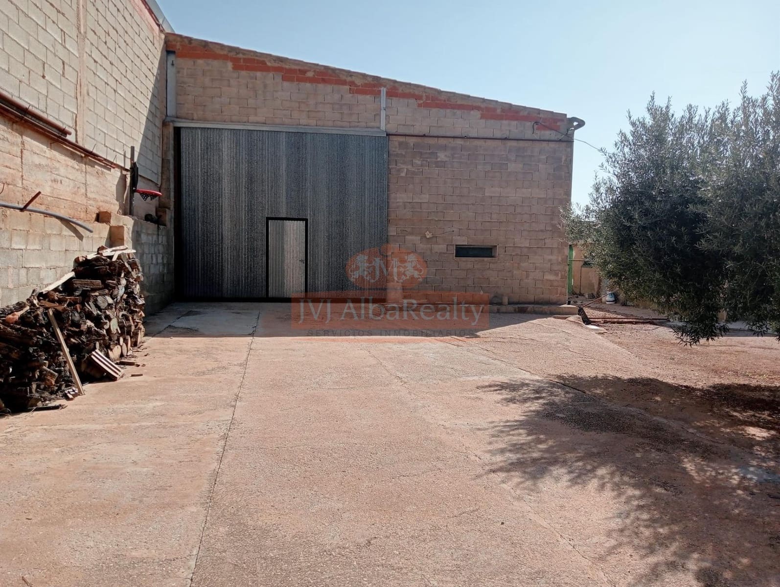 5 bedroom Townhouse for sale in Pozohondo with garage - € 150,000 (Ref: 9723653)