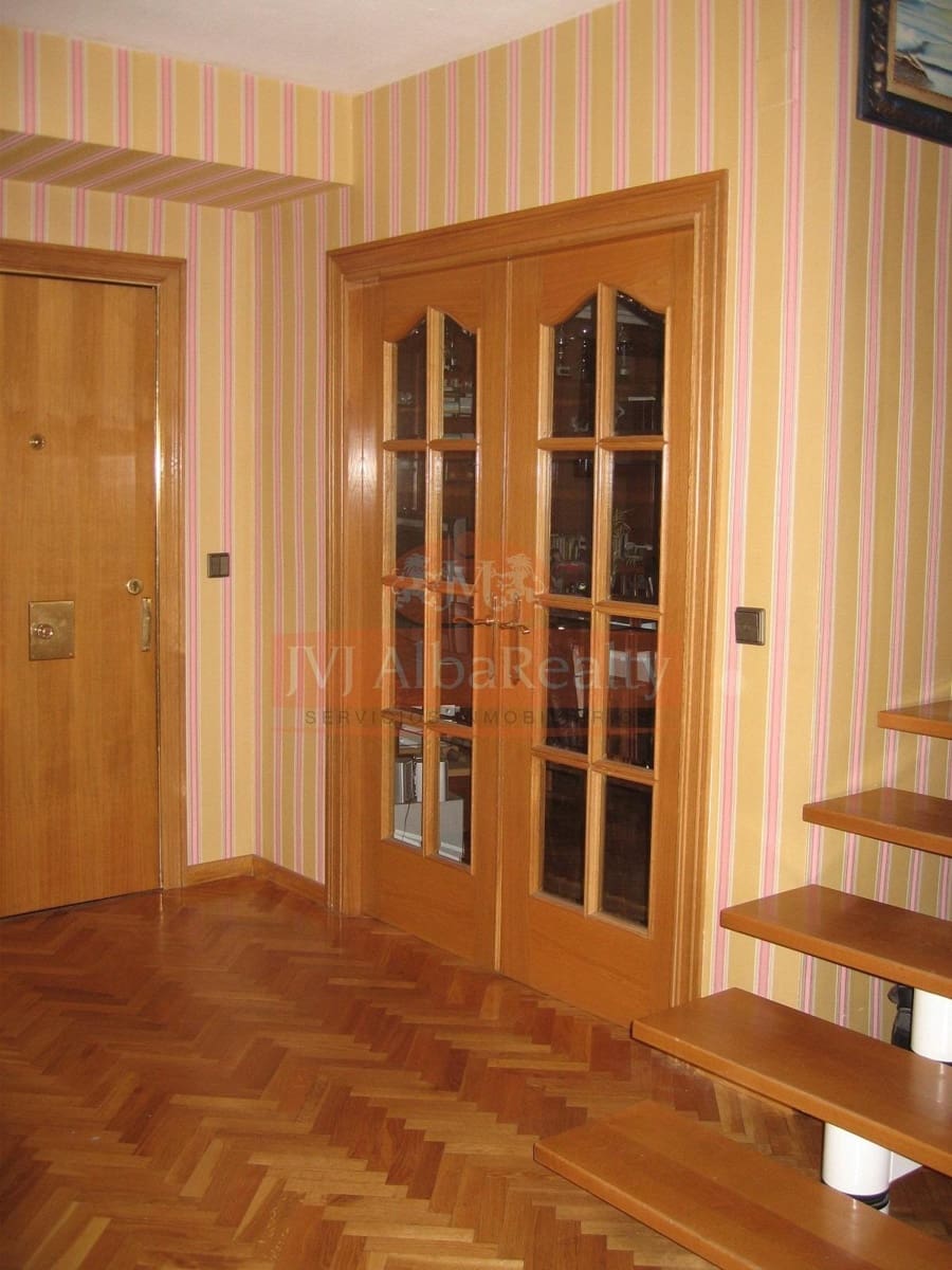 4 bedroom Apartment for sale in Albacete city with garage - € 299,000 (Ref: 9723654)