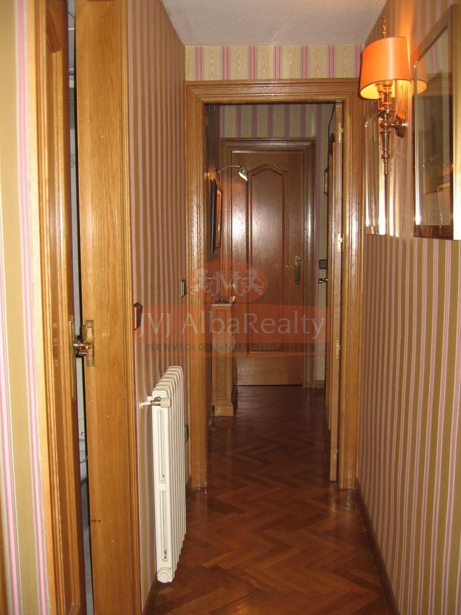 4 bedroom Apartment for sale in Albacete city with garage - € 299,000 (Ref: 9723654)