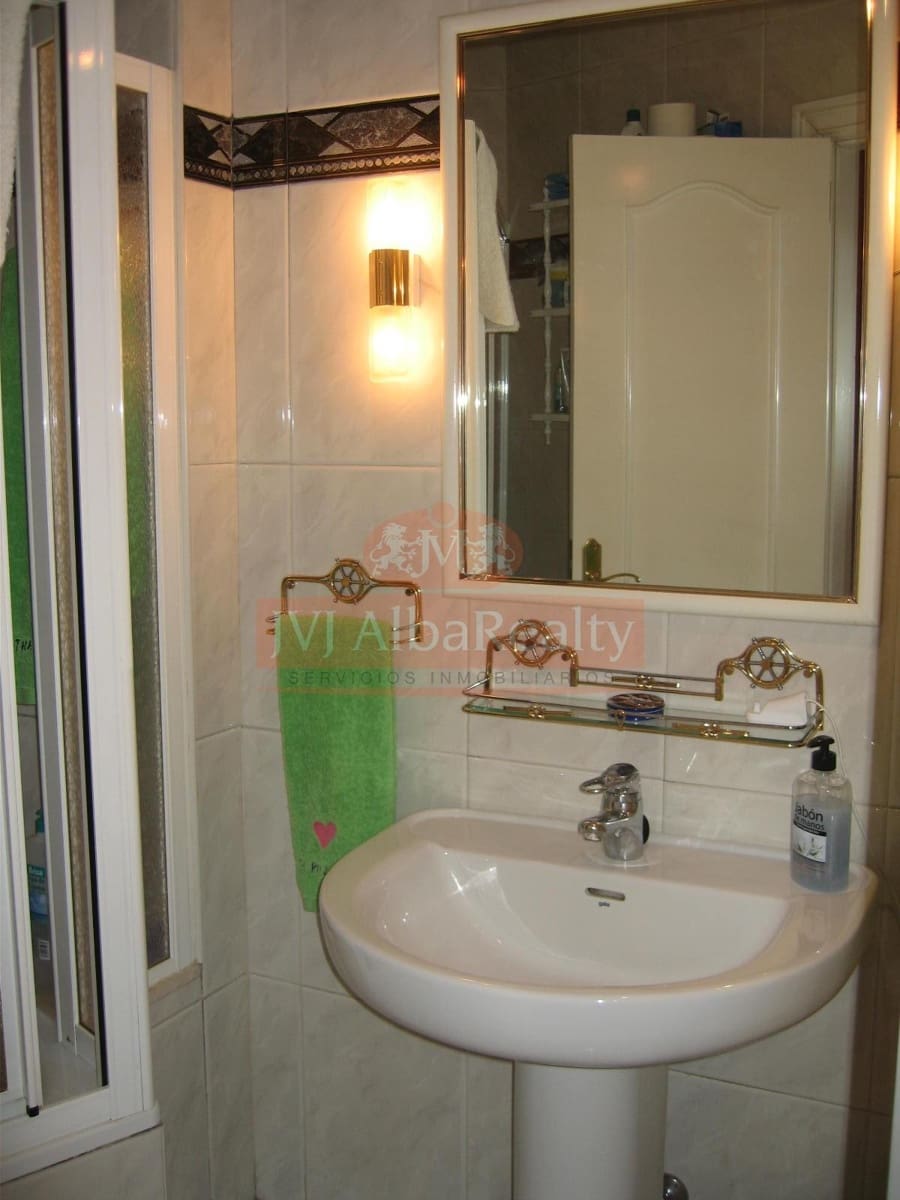 4 bedroom Apartment for sale in Albacete city with garage - € 299,000 (Ref: 9723654)