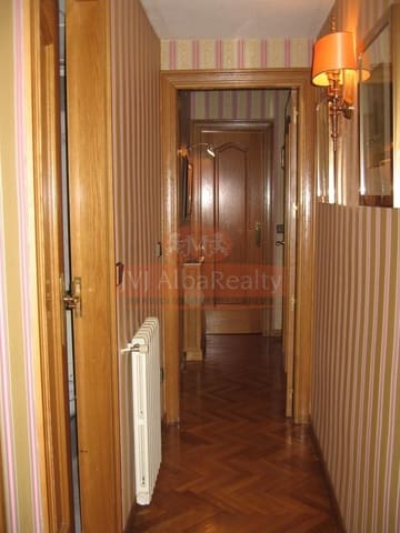 4 bedroom Apartment for sale in Albacete city with garage - € 299,000 (Ref: 9723654)