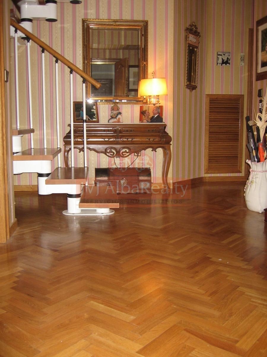 4 bedroom Apartment for sale in Albacete city with garage - € 299,000 (Ref: 9723654)