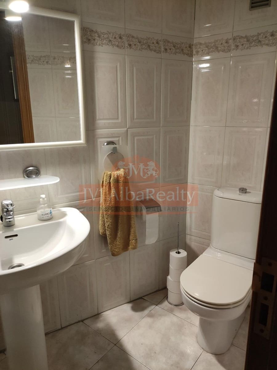 4 bedroom Apartment for sale in Albacete city with garage - € 299,000 (Ref: 9723654)