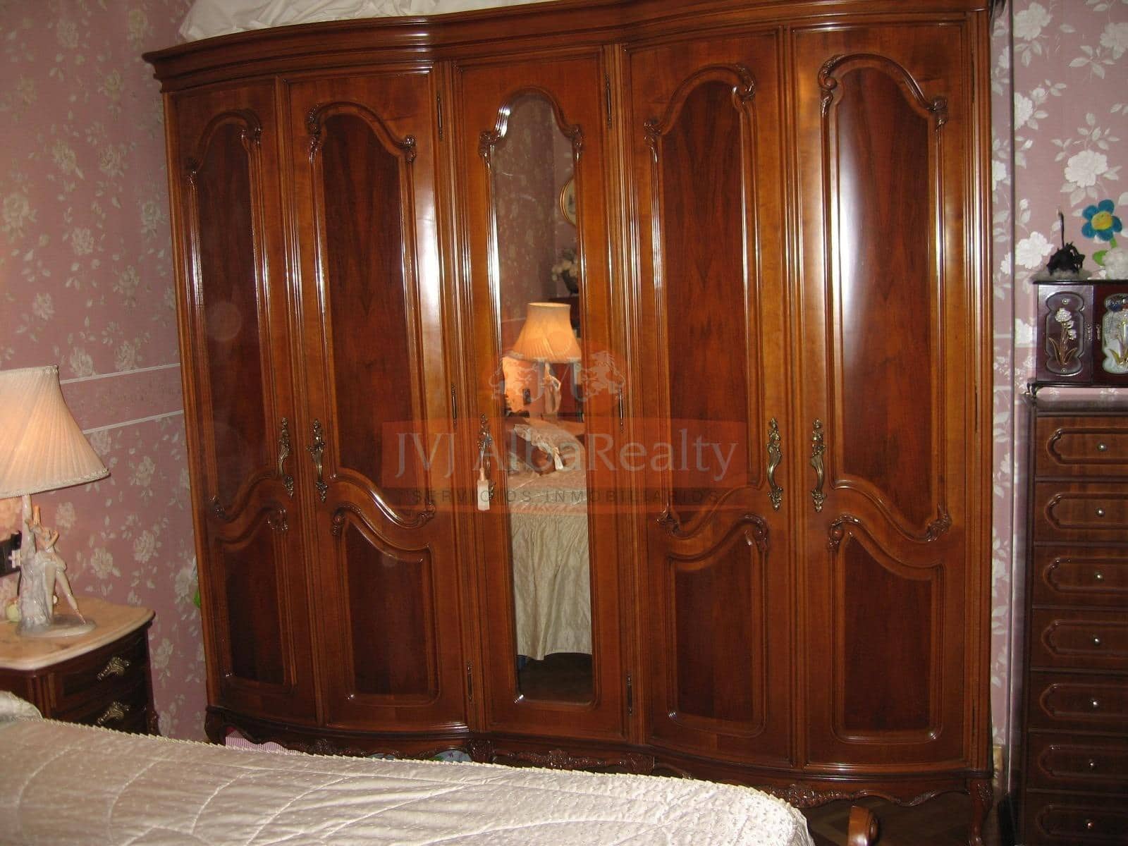 4 bedroom Apartment for sale in Albacete city with garage - € 299,000 (Ref: 9723654)