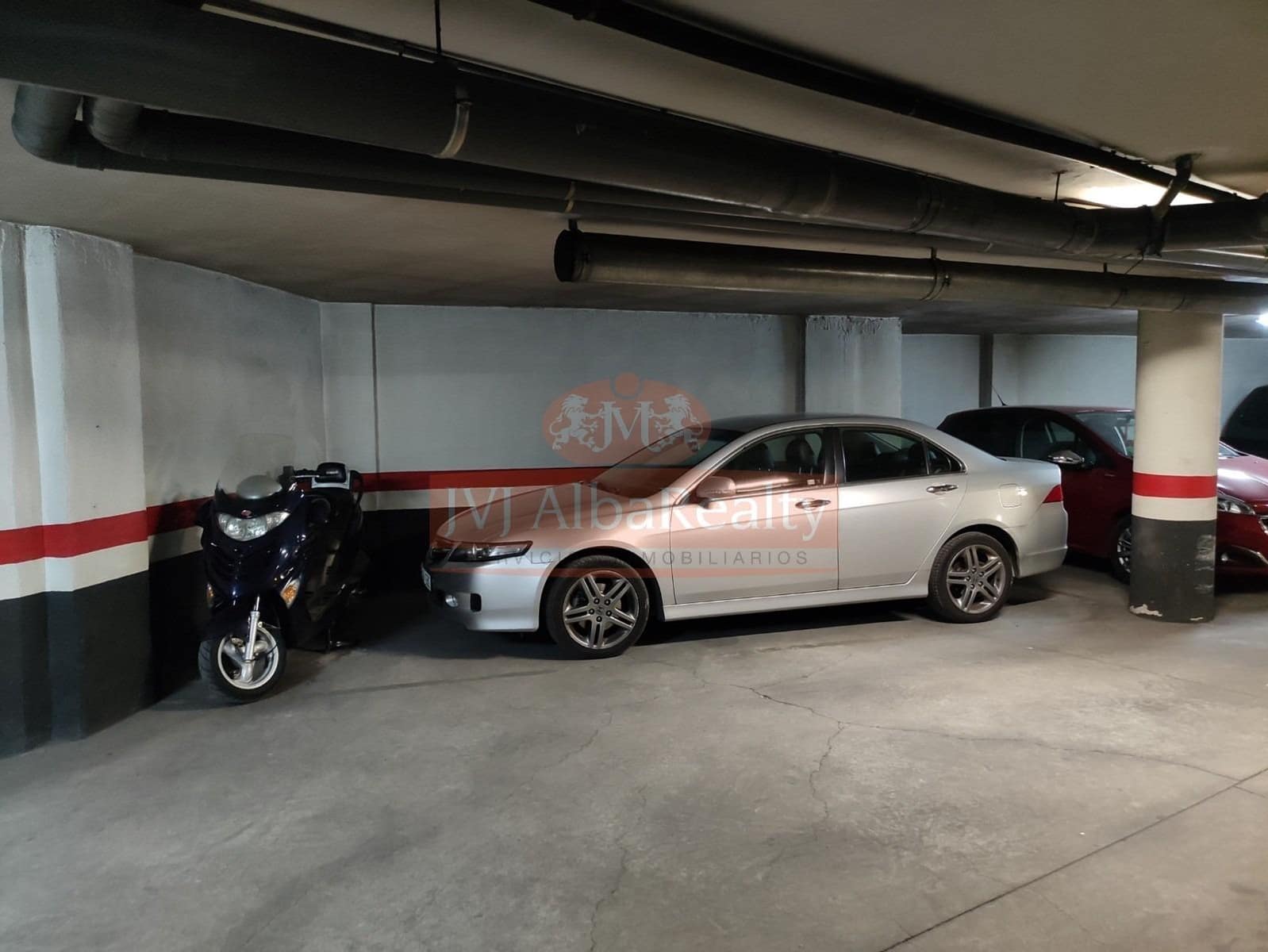 4 bedroom Apartment for sale in Albacete city with garage - € 299,000 (Ref: 9723654)