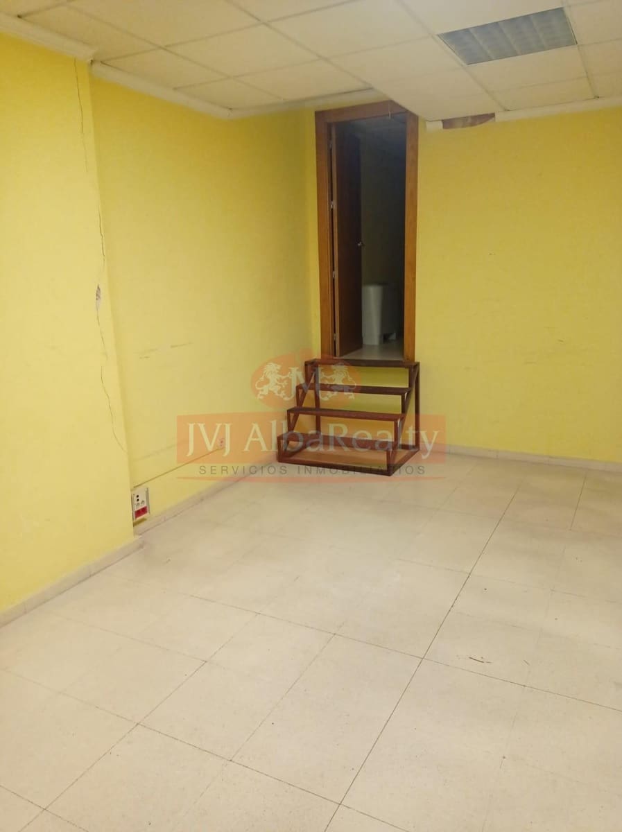Commercial for sale in Albacete city with garage - € 400,000 (Ref: 9723656)