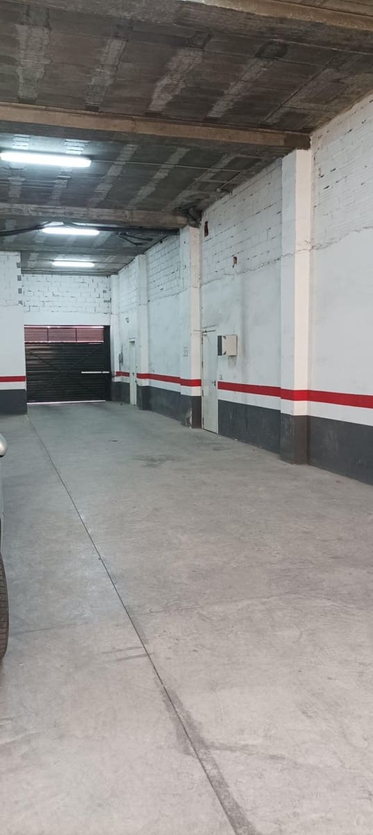 Commercial for sale in Albacete city with garage - € 400,000 (Ref: 9723656)