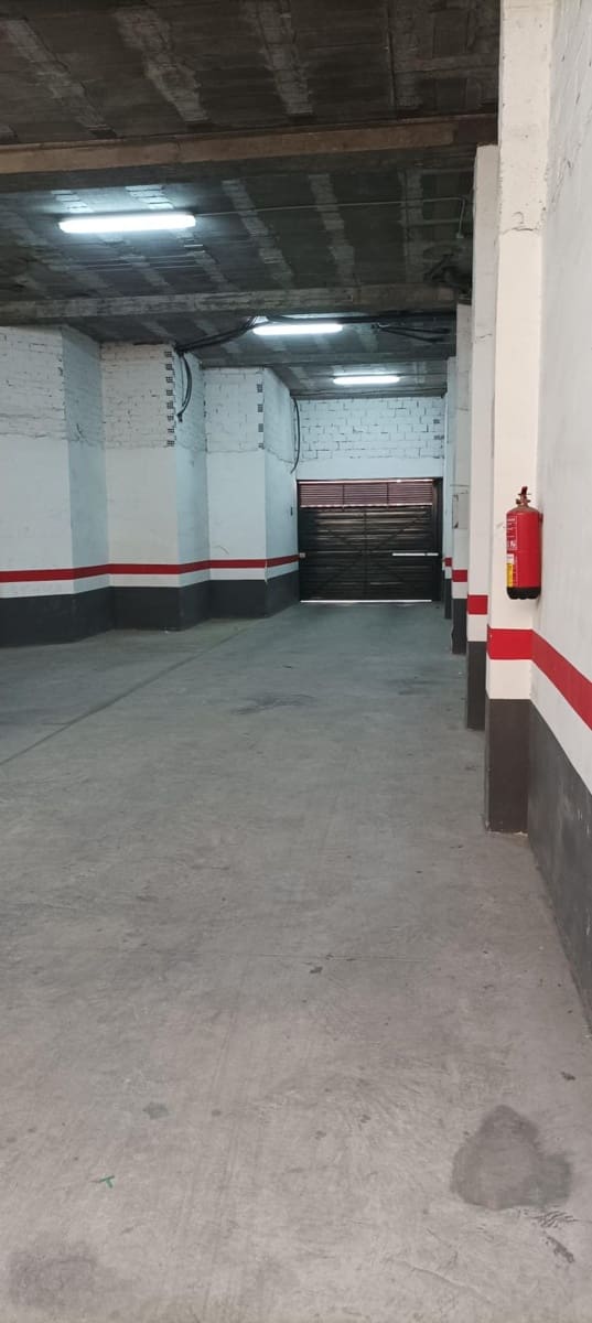 Commercial for sale in Albacete city with garage - € 400,000 (Ref: 9723656)