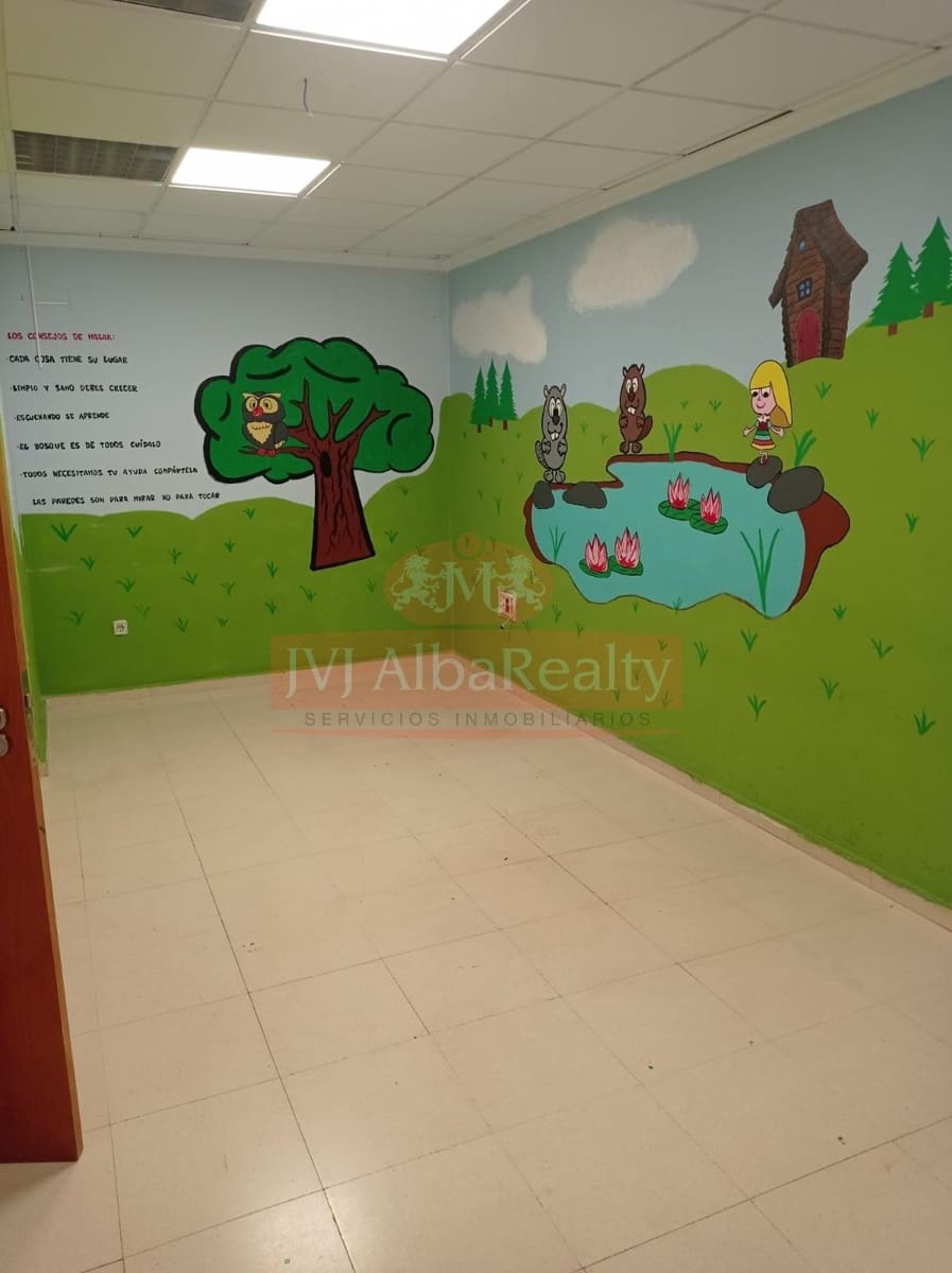 Commercial for sale in Albacete city with garage - € 400,000 (Ref: 9723656)