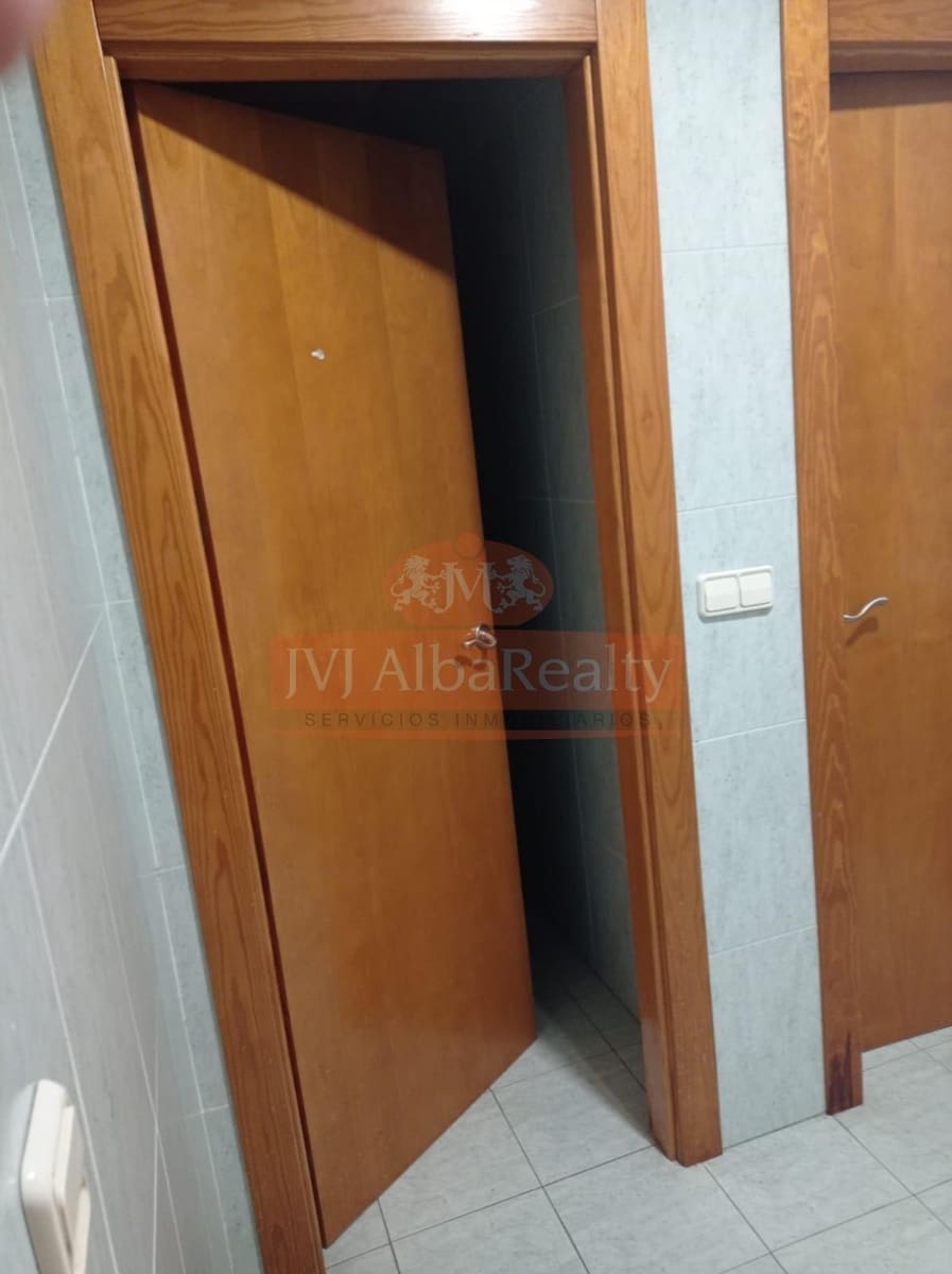 Commercial for sale in Albacete city with garage - € 400,000 (Ref: 9723656)