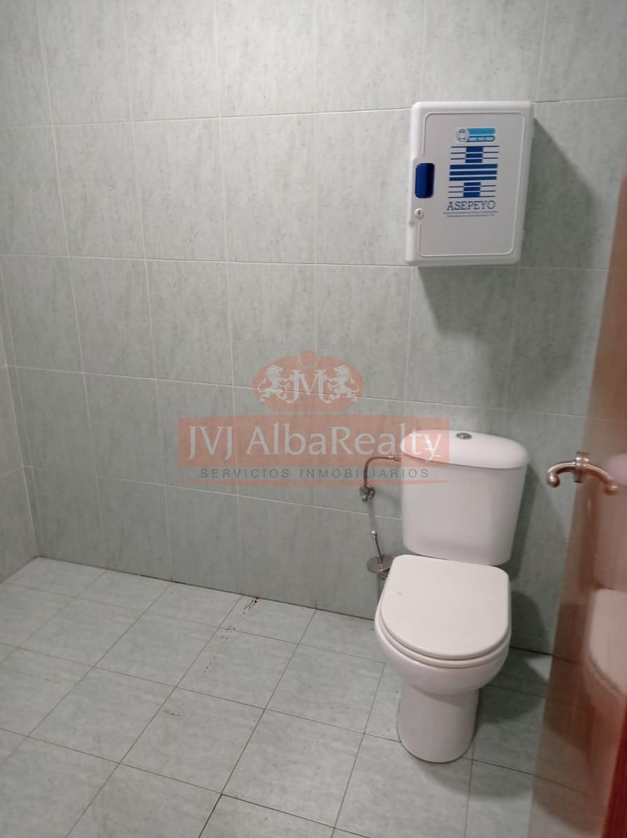 Commercial for sale in Albacete city with garage - € 400,000 (Ref: 9723656)