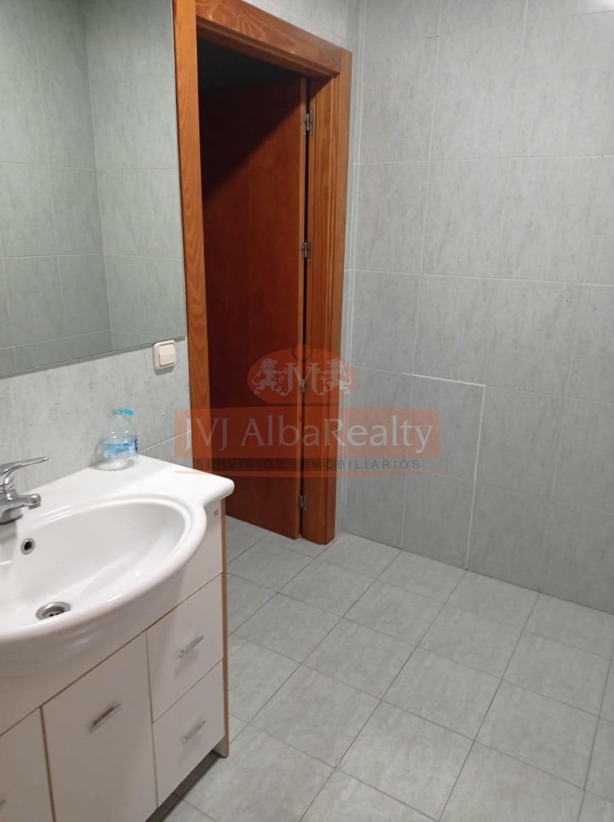 Commercial for sale in Albacete city with garage - € 400,000 (Ref: 9723656)