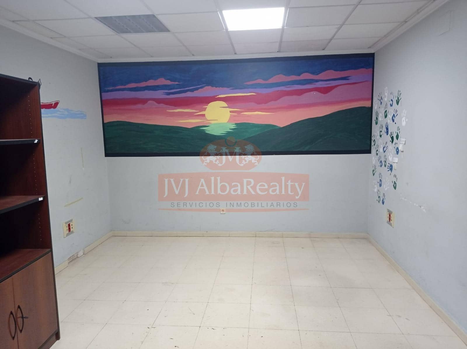 Commercial for sale in Albacete city with garage - € 400,000 (Ref: 9723656)
