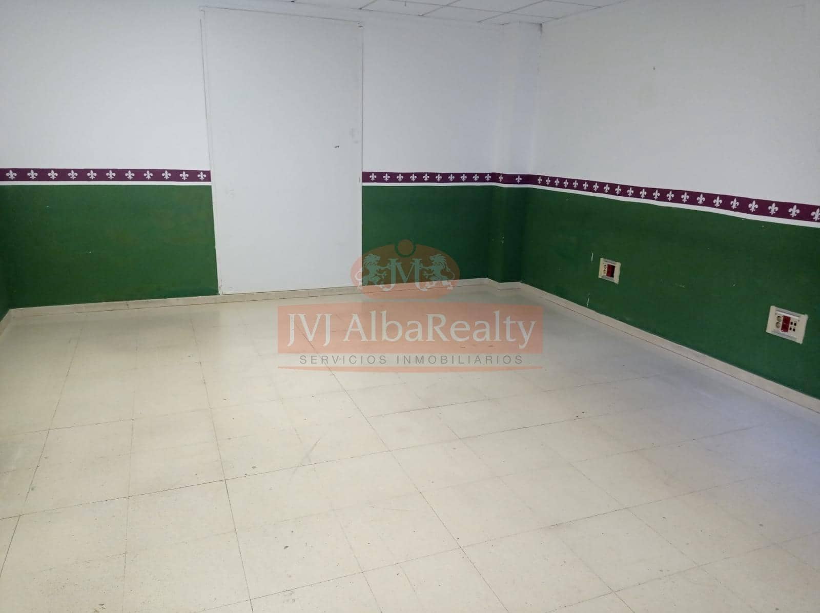 Commercial for sale in Albacete city with garage - € 400,000 (Ref: 9723656)