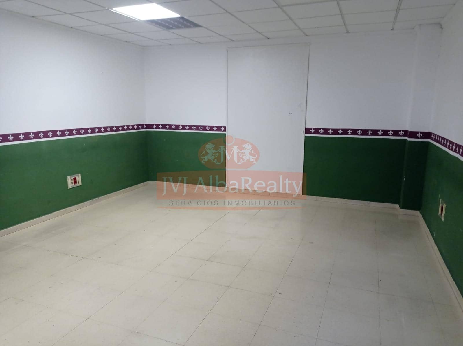 Commercial for sale in Albacete city with garage - € 400,000 (Ref: 9723656)