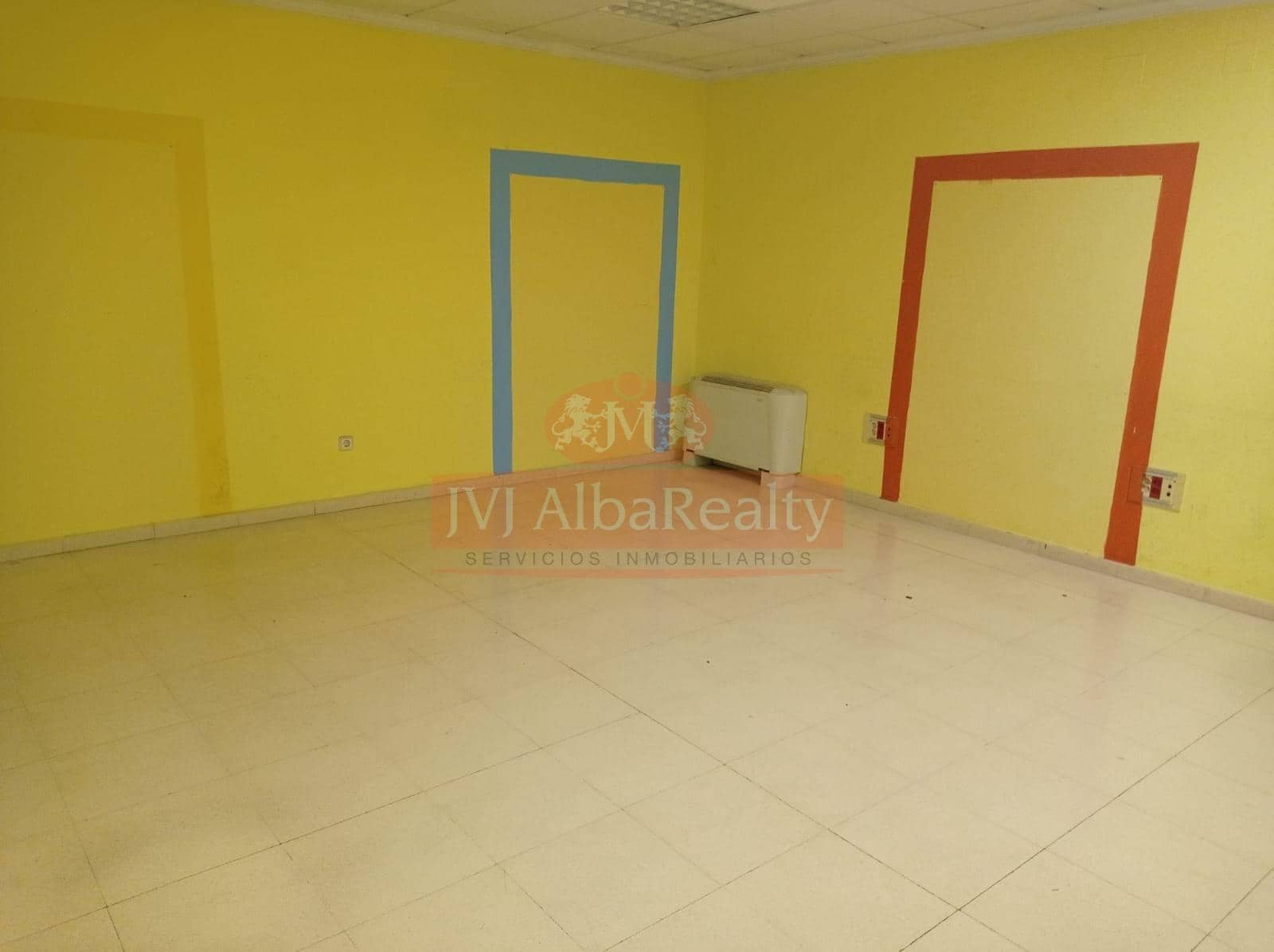 Commercial for sale in Albacete city with garage - € 400,000 (Ref: 9723656)