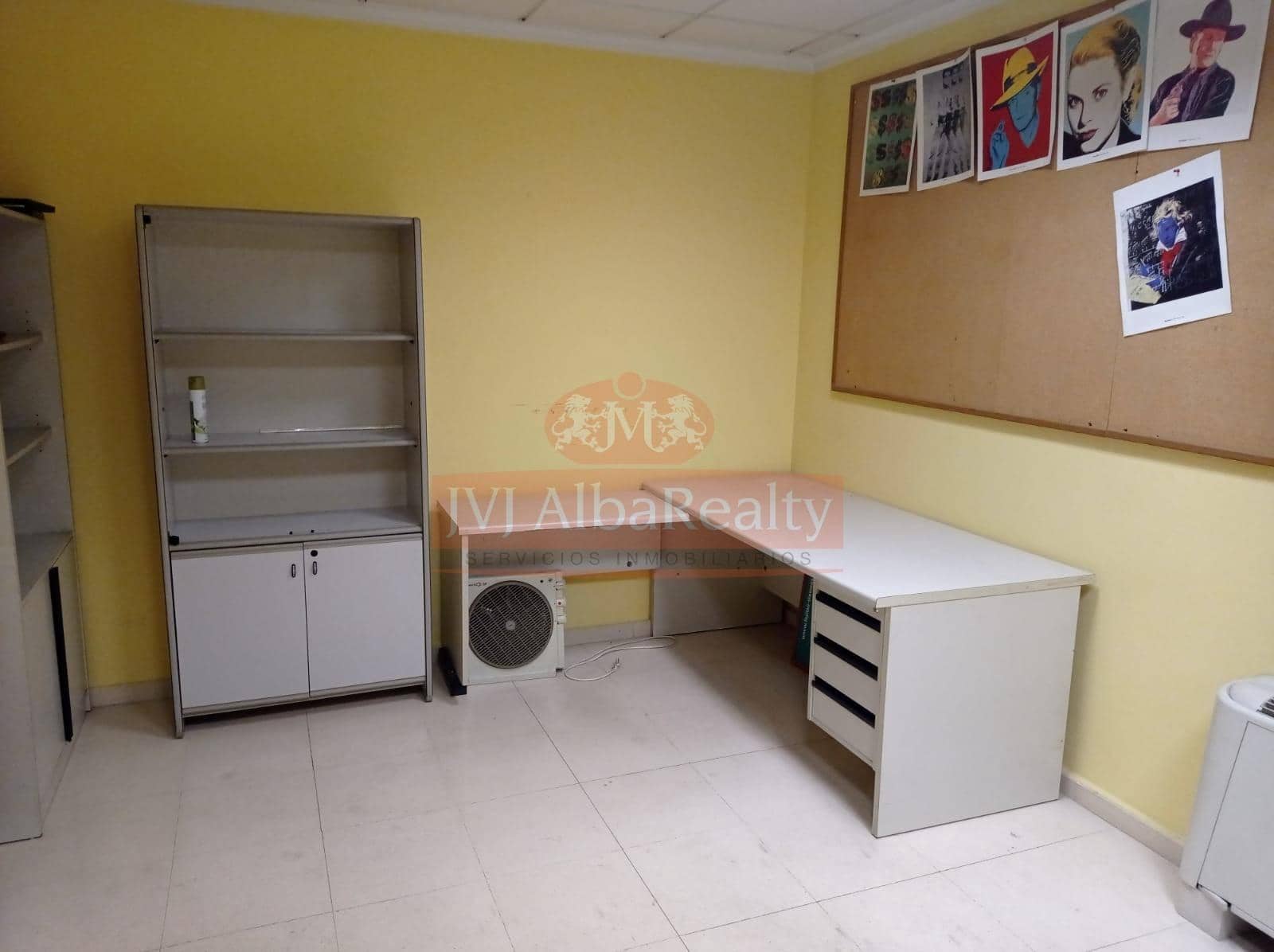 Commercial for sale in Albacete city with garage - € 400,000 (Ref: 9723656)