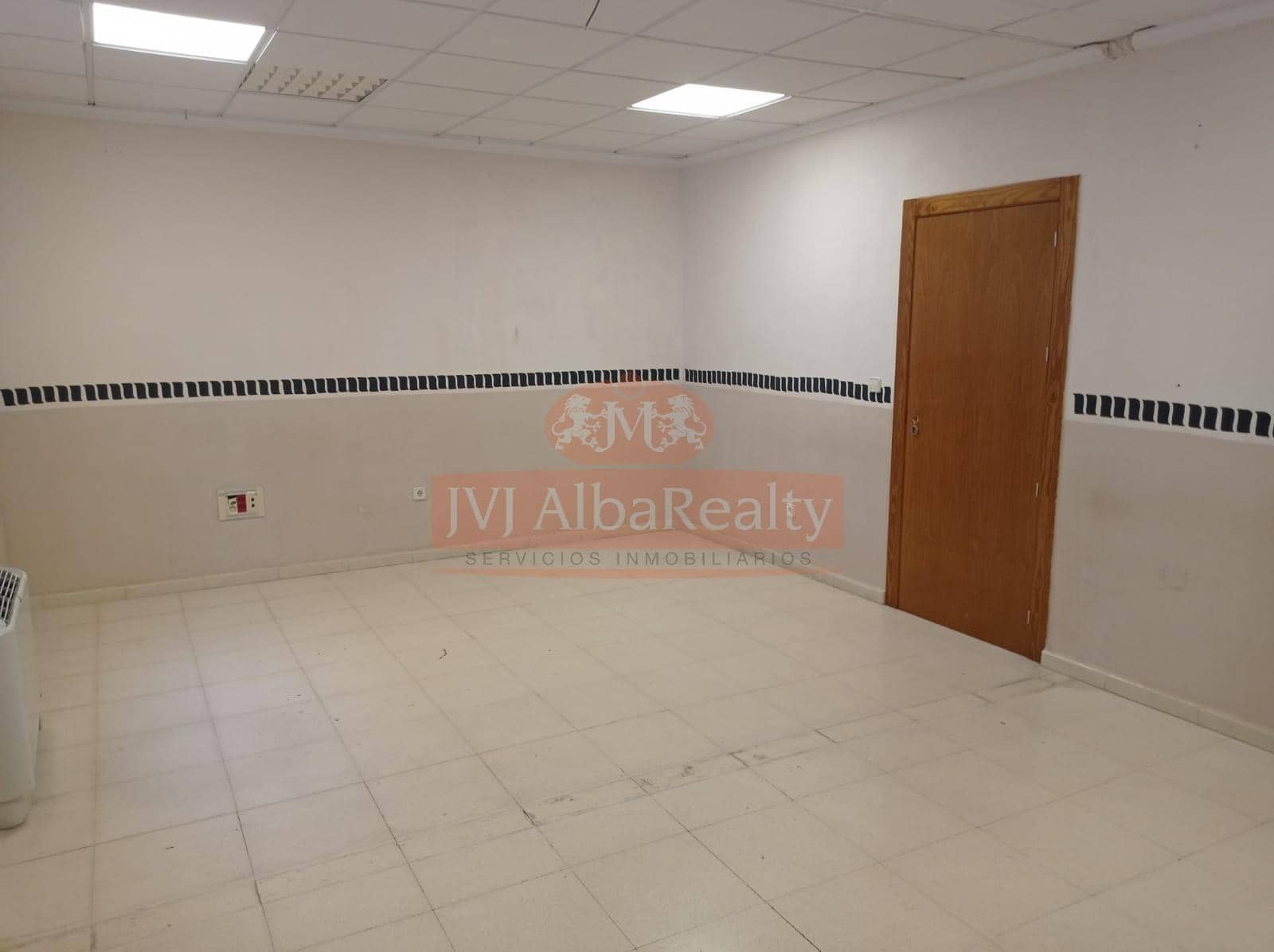 Commercial for sale in Albacete city with garage - € 400,000 (Ref: 9723656)
