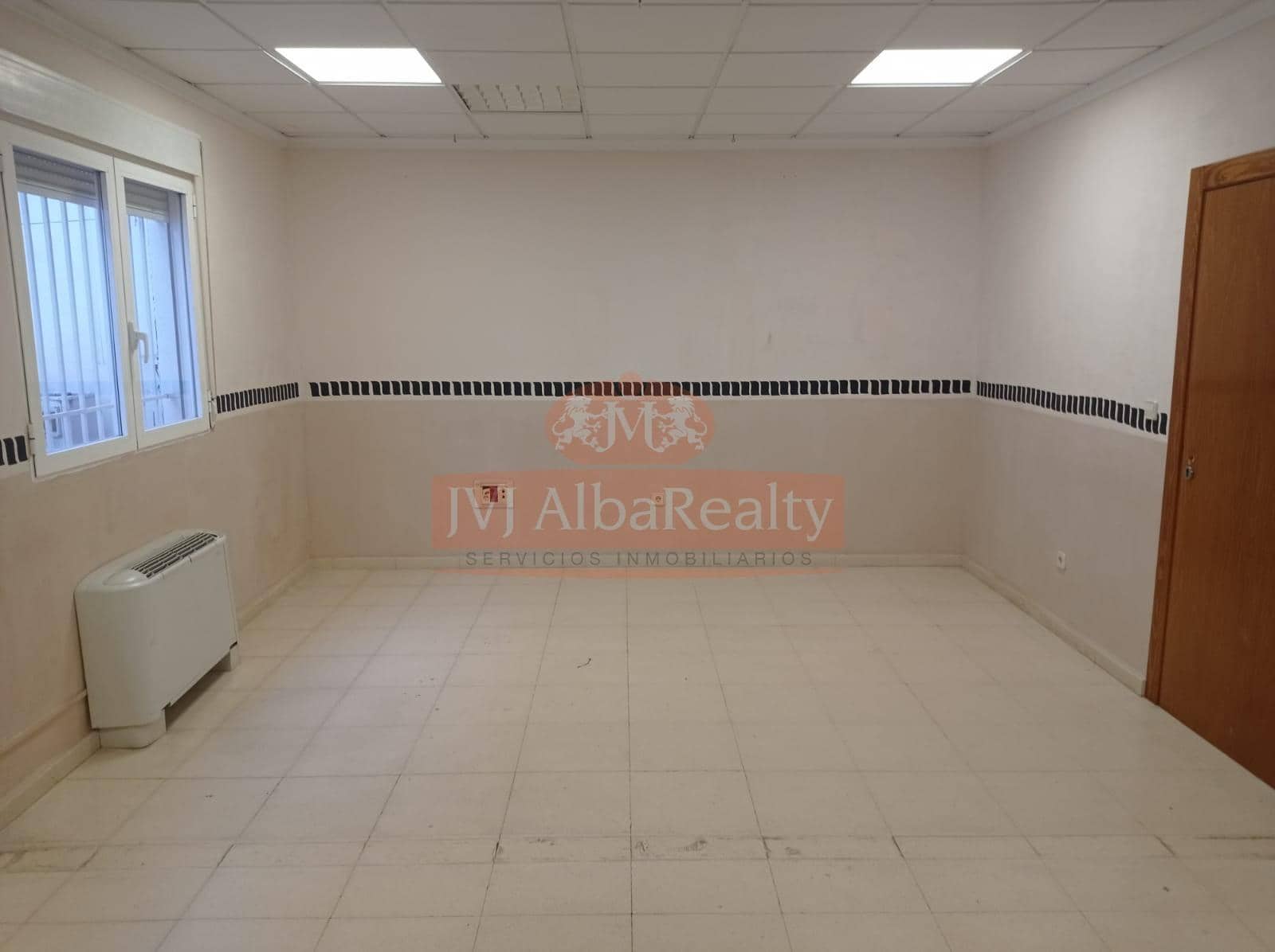 Commercial for sale in Albacete city with garage - € 400,000 (Ref: 9723656)
