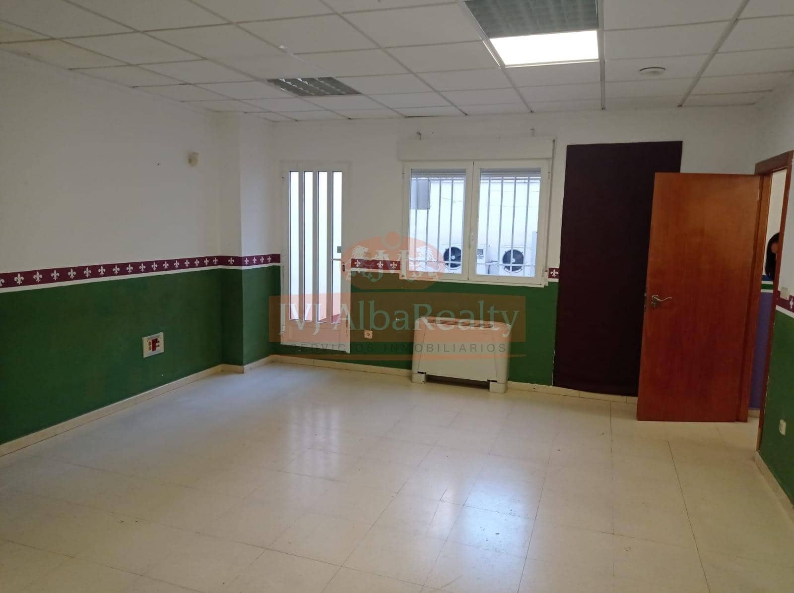 Commercial for sale in Albacete city with garage - € 400,000 (Ref: 9723656)