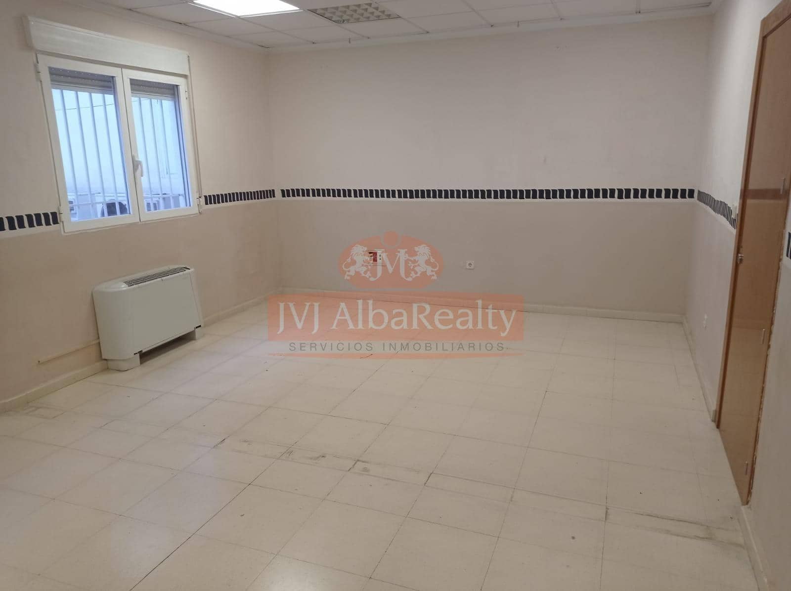 Commercial for sale in Albacete city with garage - € 400,000 (Ref: 9723656)