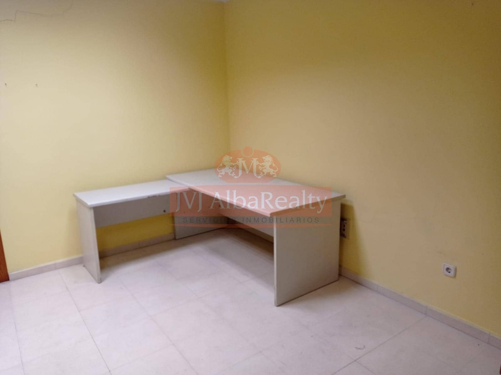 Commercial for sale in Albacete city with garage - € 400,000 (Ref: 9723656)