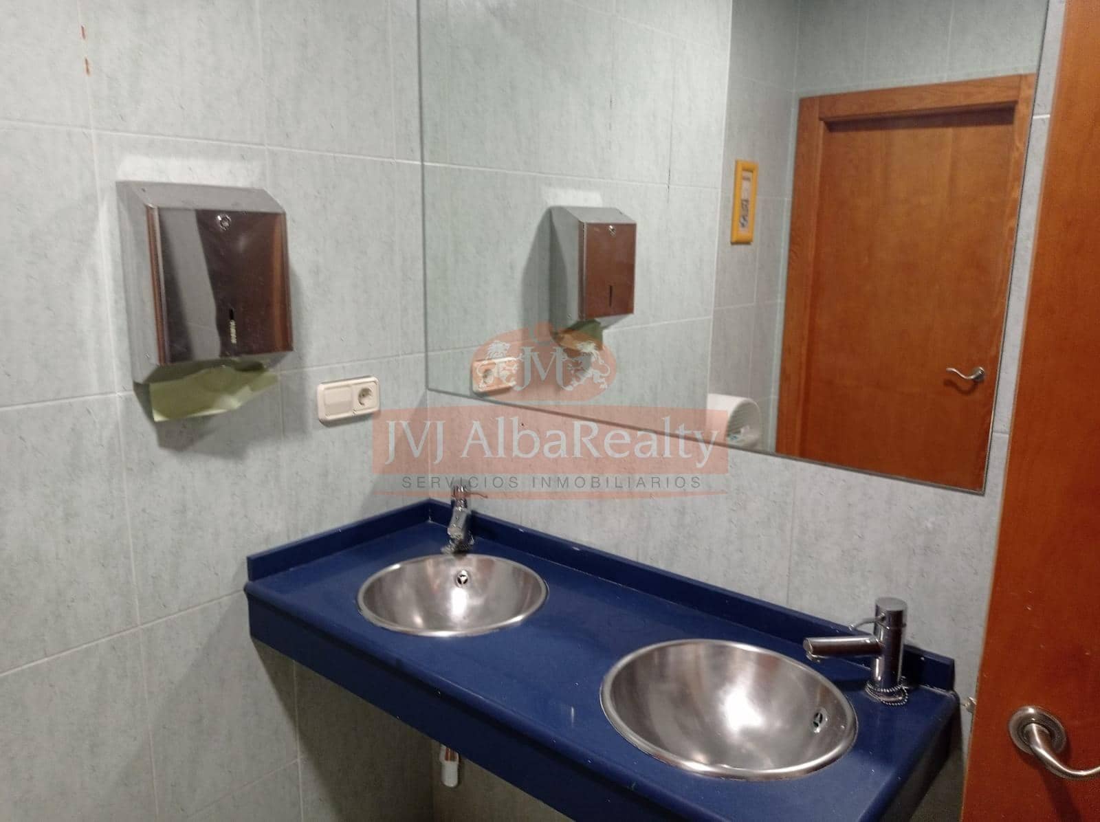 Commercial for sale in Albacete city with garage - € 400,000 (Ref: 9723656)