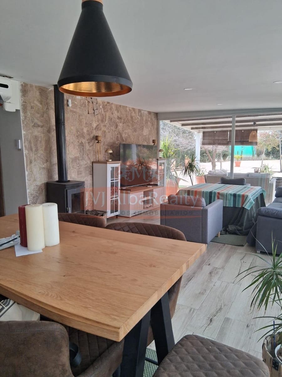 2 bedroom Villa for sale in Albacete city with pool - € 260,000 (Ref: 9723657)