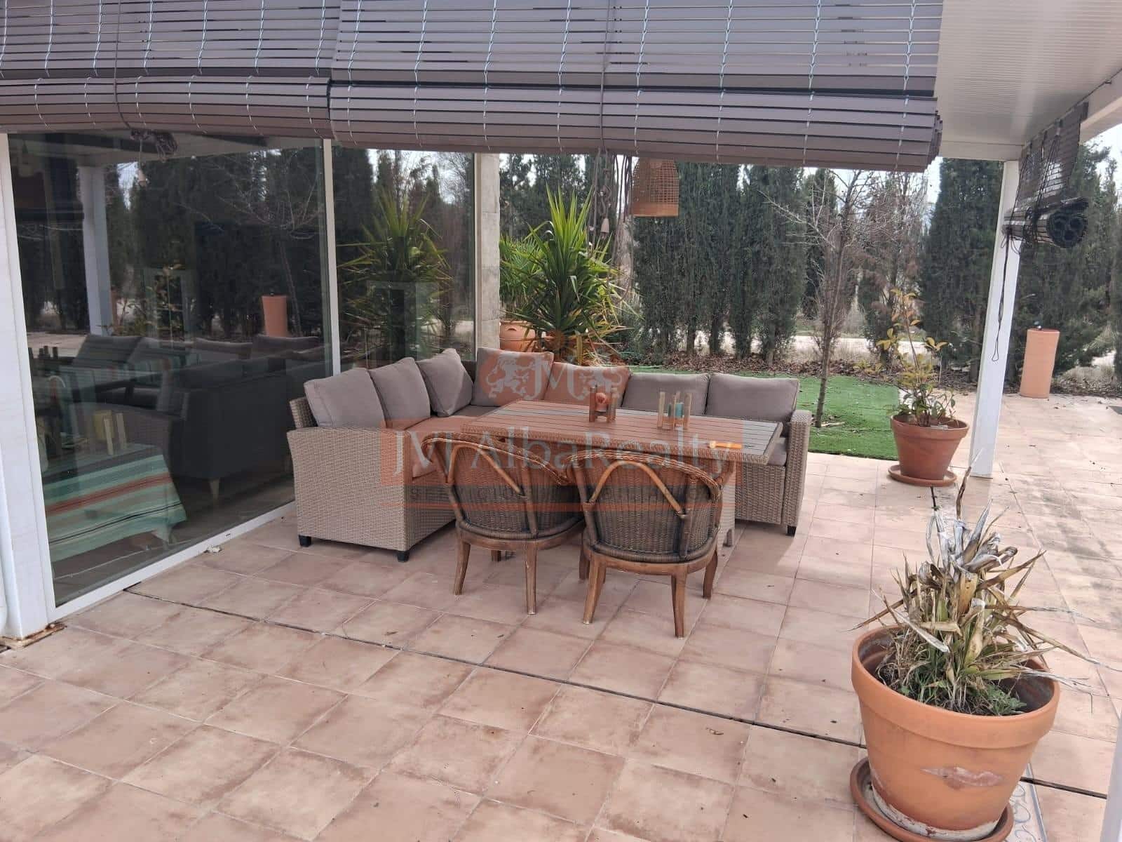 2 bedroom Villa for sale in Albacete city with pool - € 260,000 (Ref: 9723657)