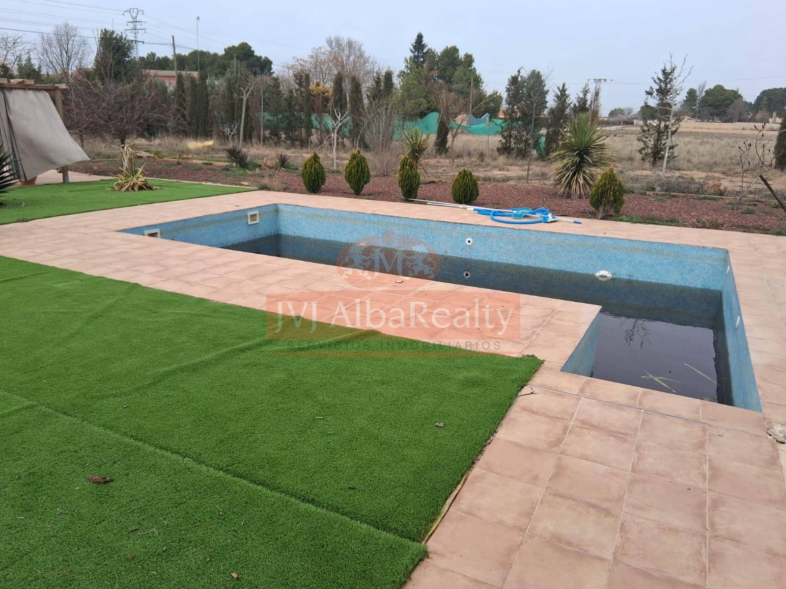 2 bedroom Villa for sale in Albacete city with pool - € 260,000 (Ref: 9723657)