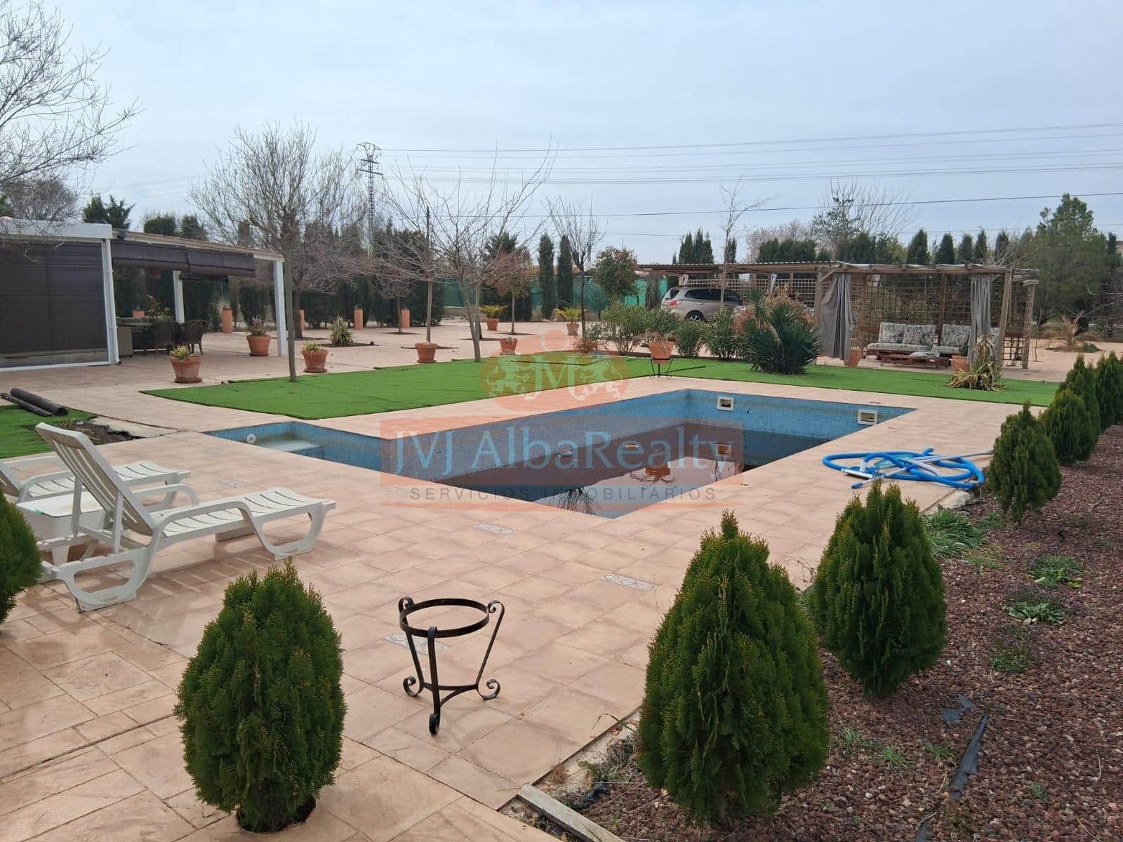 2 bedroom Villa for sale in Albacete city with pool - € 260,000 (Ref: 9723657)