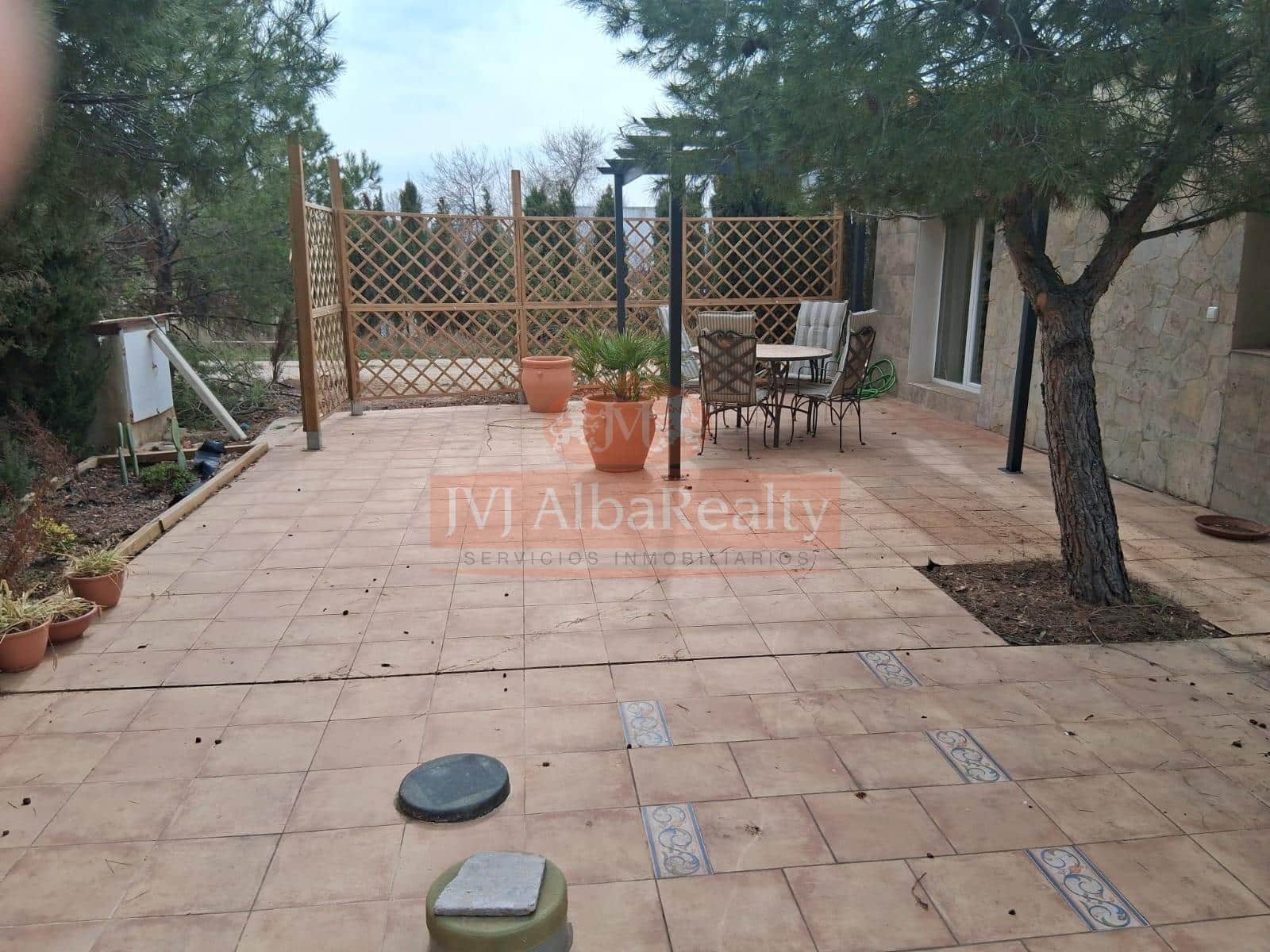 2 bedroom Villa for sale in Albacete city with pool - € 260,000 (Ref: 9723657)