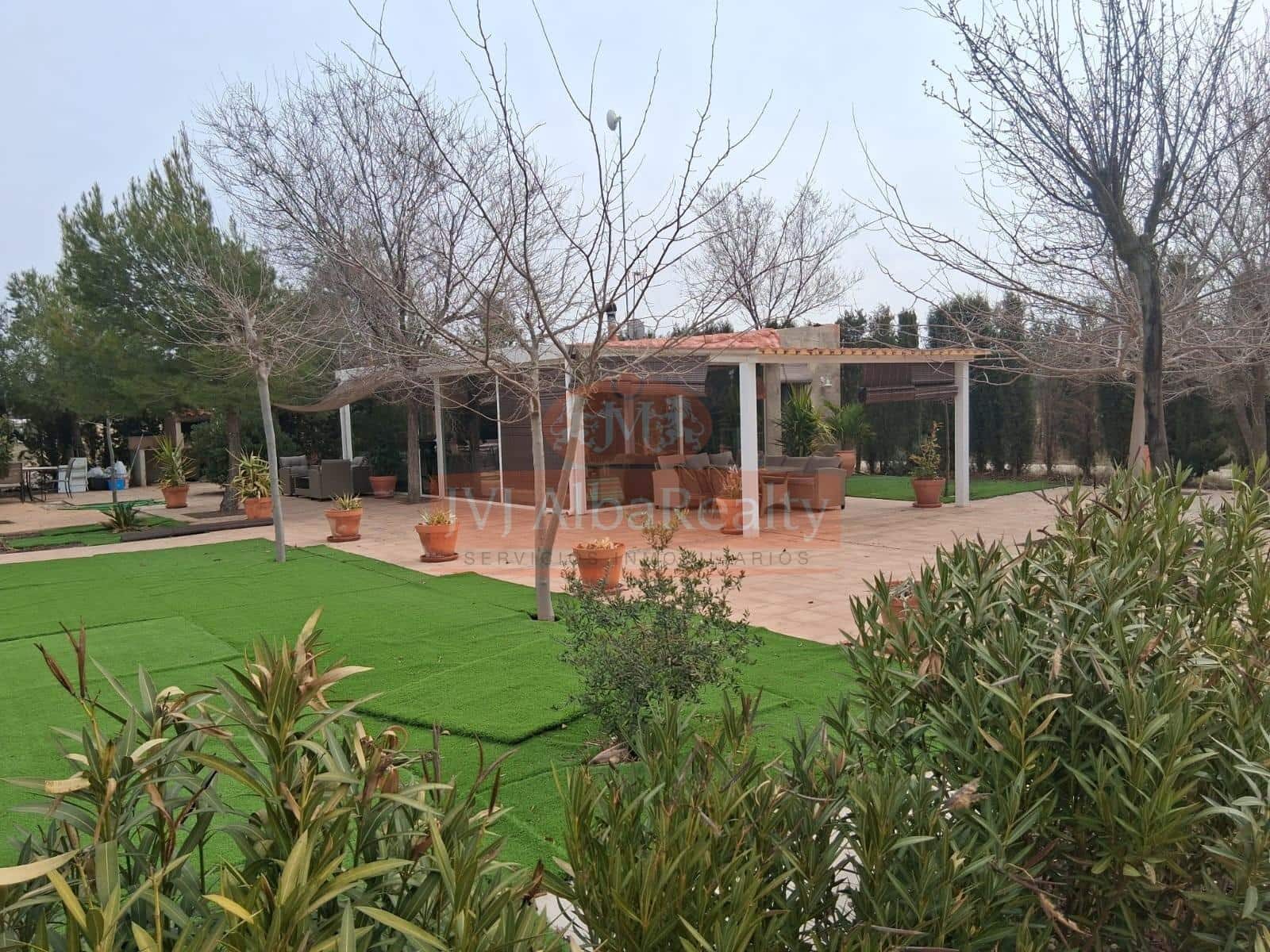 2 bedroom Villa for sale in Albacete city with pool - € 260,000 (Ref: 9723657)