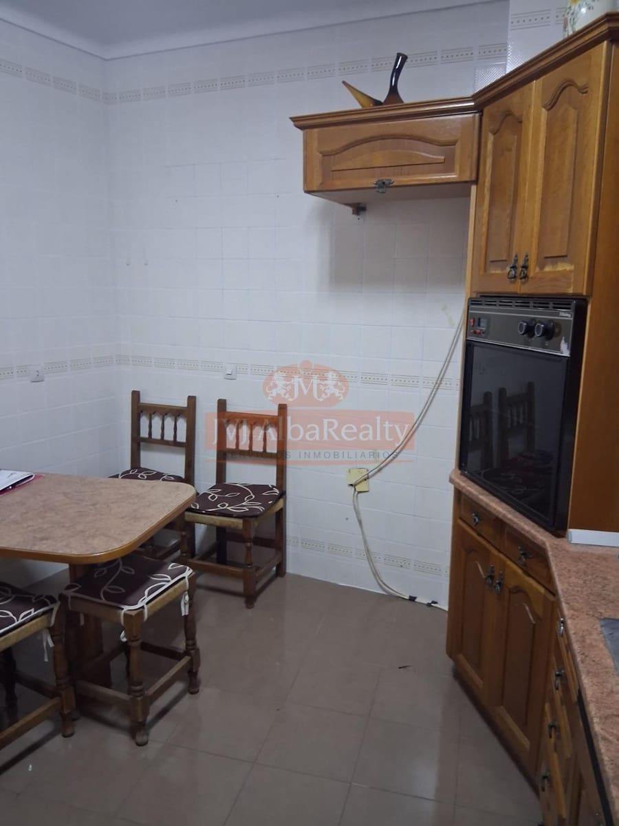 4 bedroom Flat for sale in Albacete city with garage - € 335,000 (Ref: 9723658)