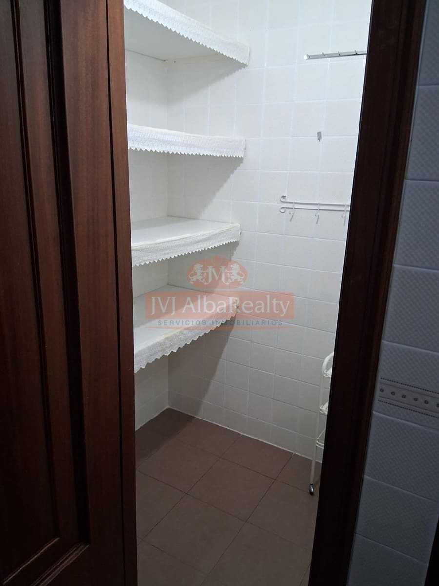 4 bedroom Flat for sale in Albacete city with garage - € 335,000 (Ref: 9723658)