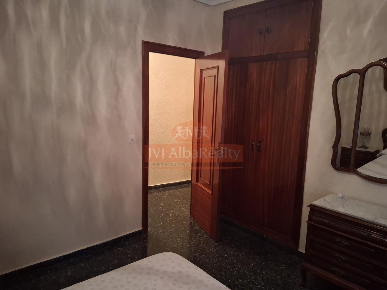 4 bedroom Flat for sale in Albacete city with garage - € 335,000 (Ref: 9723658)