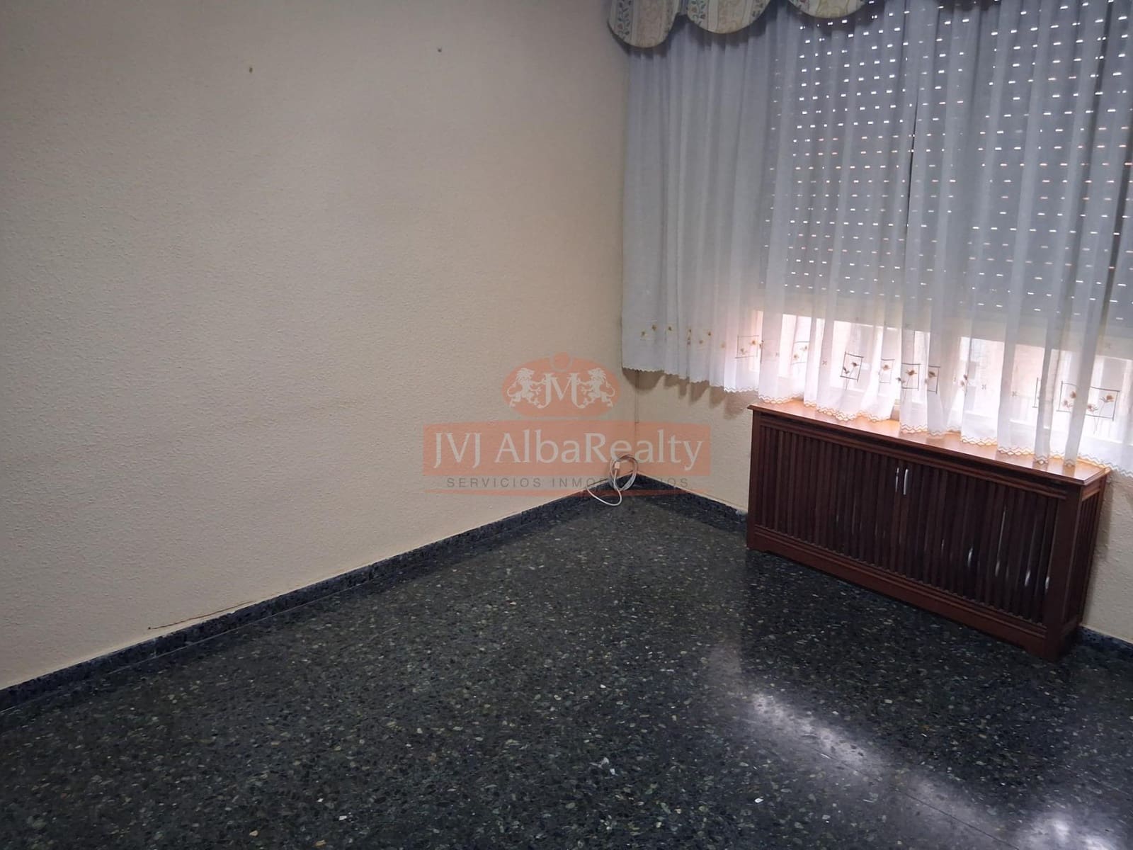 4 bedroom Flat for sale in Albacete city with garage - € 335,000 (Ref: 9723658)