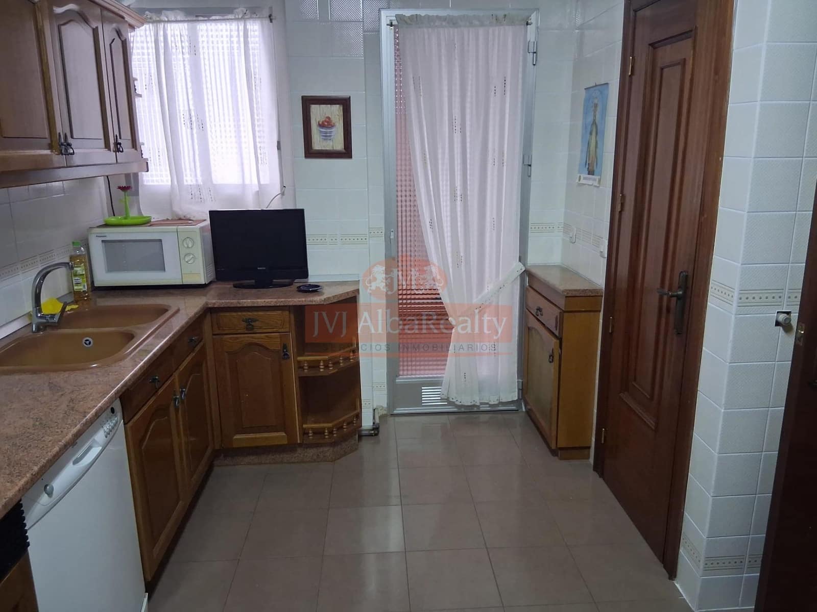 4 bedroom Flat for sale in Albacete city with garage - € 335,000 (Ref: 9723658)