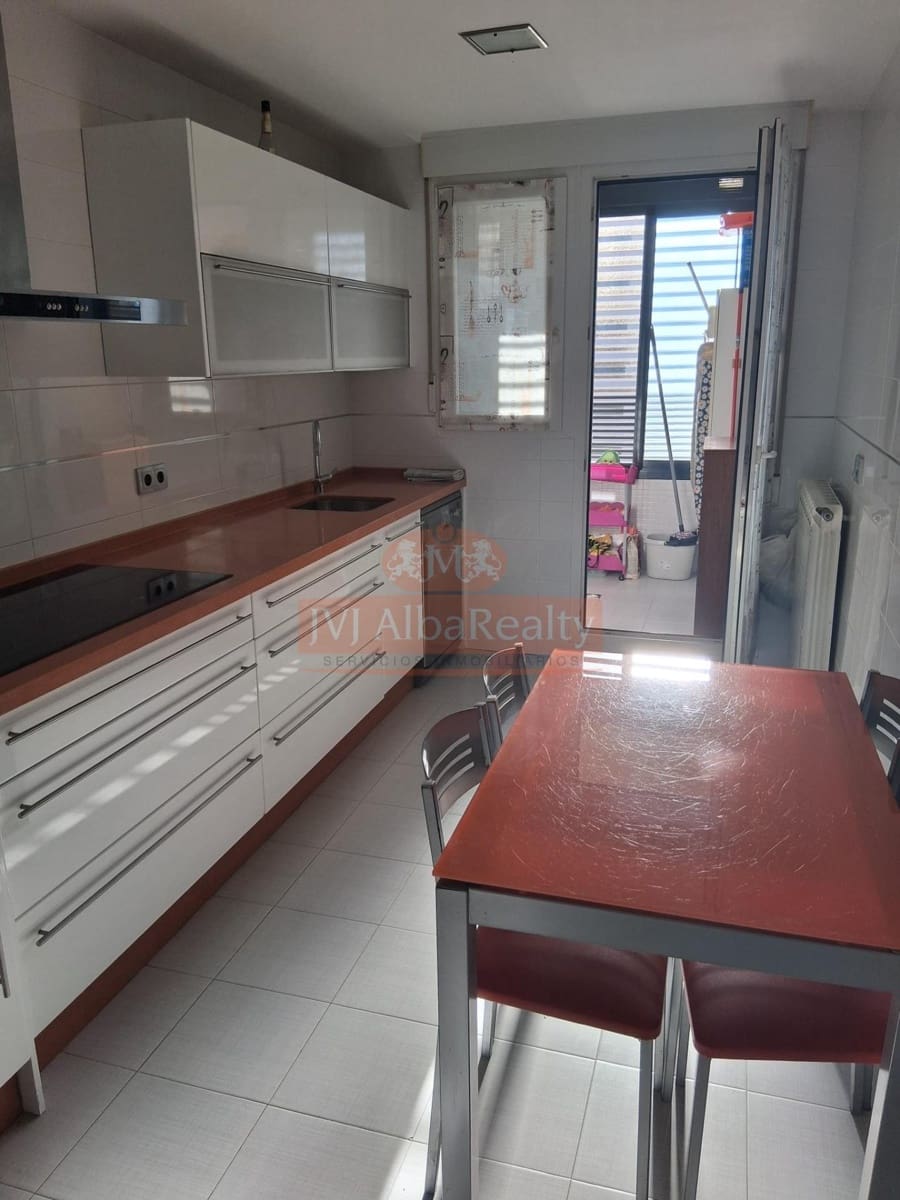 3 bedroom Flat for sale in Albacete city with pool garage - € 300,000 (Ref: 9723660)