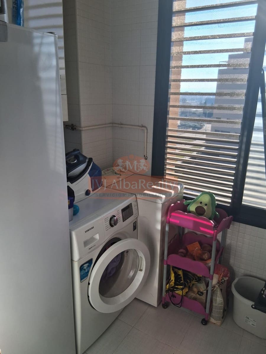 3 bedroom Flat for sale in Albacete city with pool garage - € 300,000 (Ref: 9723660)