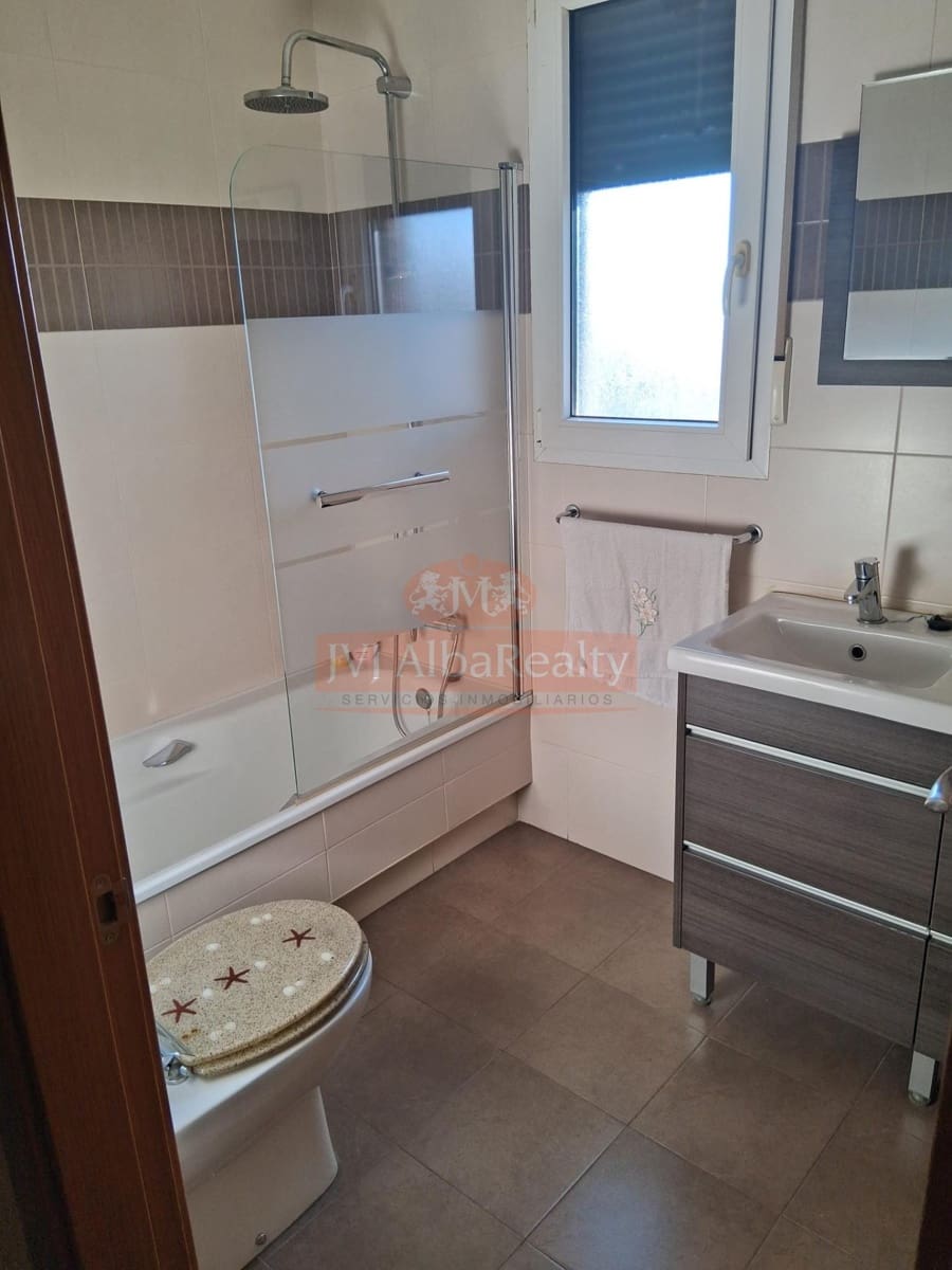 3 bedroom Flat for sale in Albacete city with pool garage - € 300,000 (Ref: 9723660)