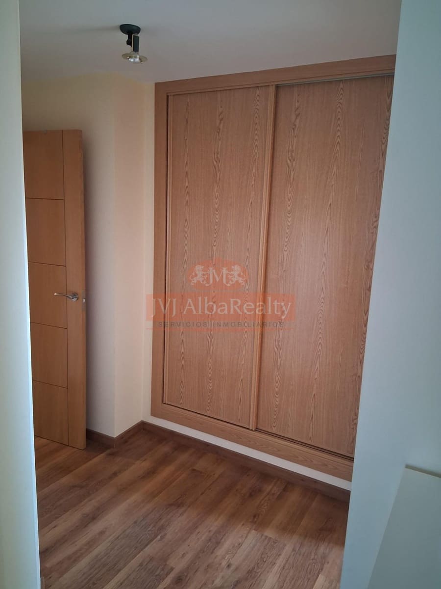 3 bedroom Flat for sale in Albacete city with pool garage - € 300,000 (Ref: 9723660)